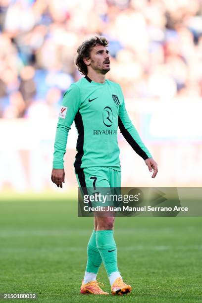 Antoine Griezmann of Atletico Madrid reacts during the LaLiga EA Sports match between Deportivo Alaves and Atletico Madrid at Estadio de Mendizorroza...