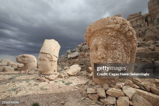 mt nemrut statues. west terrace - archaeology stock pictures, royalty-free photos & images