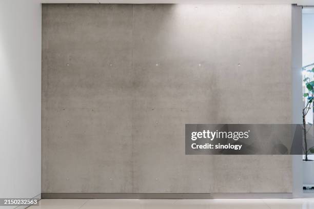 concrete building wall - pared de contorno fotografías e imágenes de stock