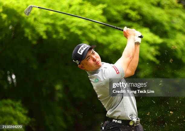 Taiga Semikawa of Japan tees off on the 2nd hole during day two of the ISPS Handa - Championship at Taiheiyo Club Gotemba Course on April 26, 2024 in...