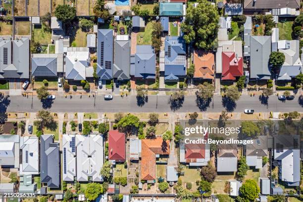 vista aerea direttamente sopra le case stabilite nel vecchio sobborgo meridionale di adelaide - problema-della-casa foto e immagini stock