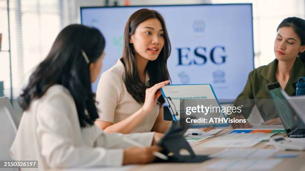 analyzing esg investment strategies - government accountability office stock pictures, royalty-free photos & images