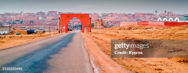 city gate in spanish sahara (occupied by morocco) - western sahara stock pictures, royalty-free photos & images