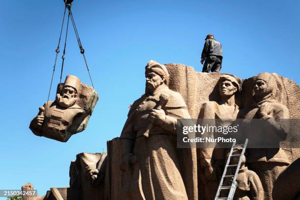 Communal workers are continuing the dismantling of the Soviet monument of friendship between the Ukrainian and Russian peoples in central Kyiv,...