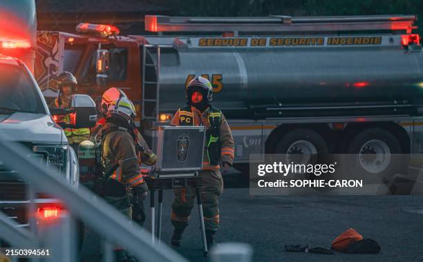 saint-hugues fire disaster - emergency services vehicle stock pictures, royalty-free photos & images