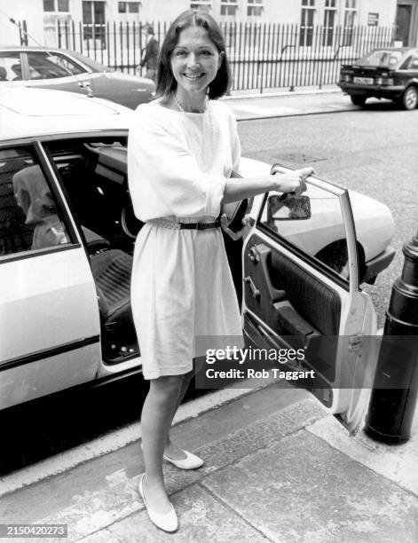 British Broadcaster and Journalist Anna Ford arrives at a party in London, UK, on June 6, 1983. )