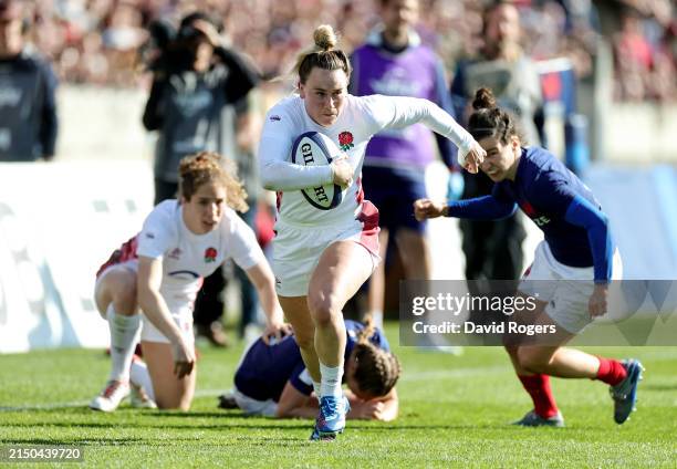 Megan Jones of England breaks with the ball, before going on to score her team's third try, during the Guinness Women's Six Nations 2024 match...