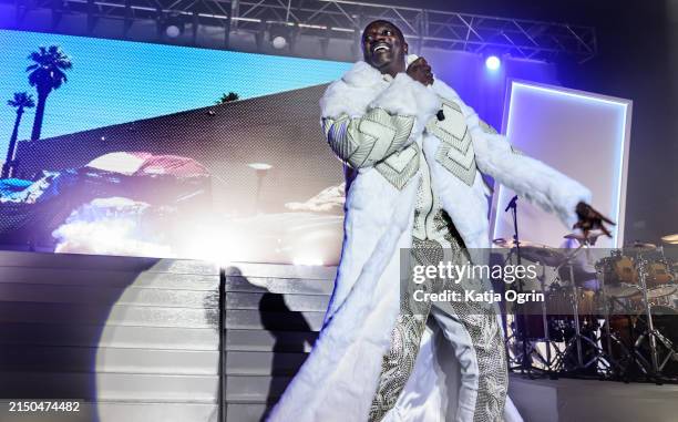 Akon Rapper Concert 33 Akon Tour Uk Stock Photos, High-Res Pictures, and Images - Getty Images