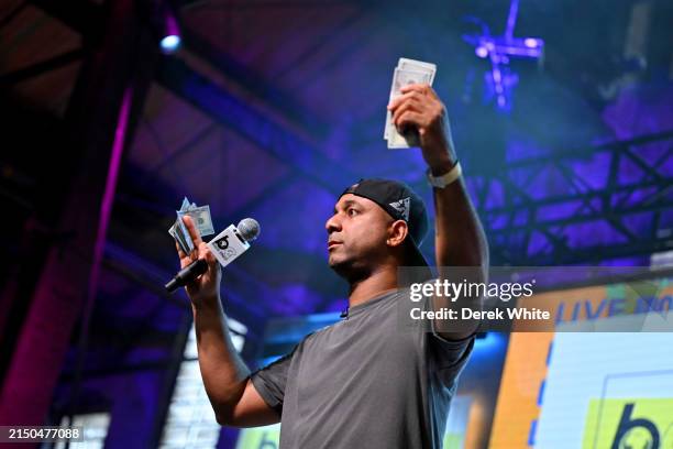 Wallo Rapper 74 Wallo 267 Stock Photos, High-Res Pictures, and Images - Getty Images