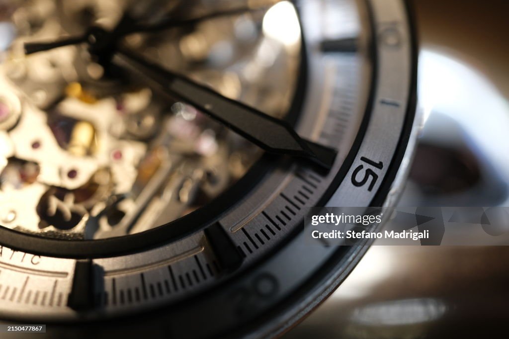 Mechanical clock gears, Lancet