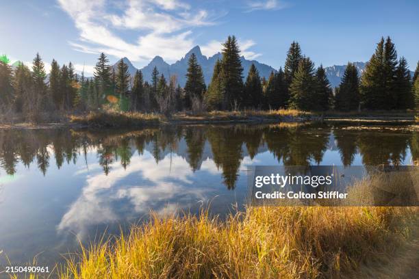 grand teton reflection - grand teton stock-fotos und bilder
