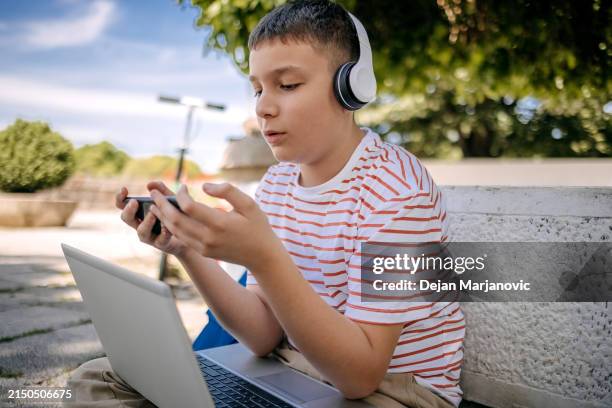 Playing Using Phone 4,222 Kids Playing Games On Phone Stock Photos, High-Res Pictures, and ...
