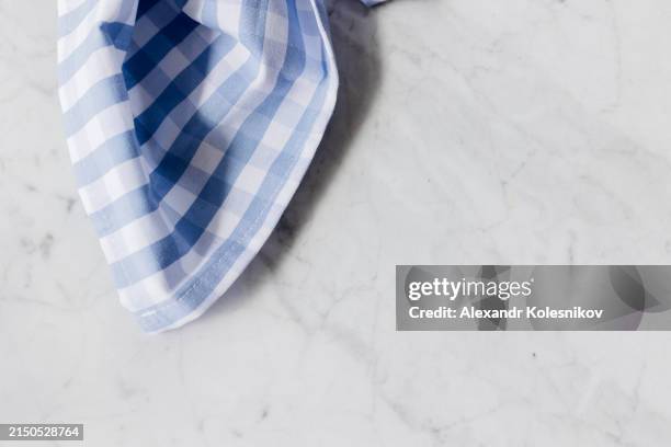 blue checkered tablecloth on marble background. free space for product and text - theedoek stockfoto's en -beelden