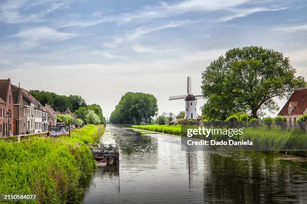 town of damme - kanalschleuse stock-fotos und bilder