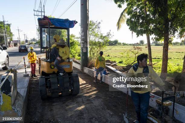 Pinoy Laborer 660 Filipino Construction Workers Stock Photos, High-Res Pictures, and ...