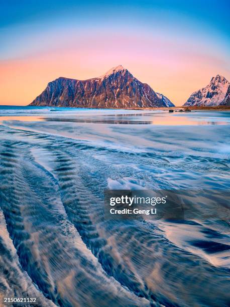 Ocean Receding Line Pattern 3,287 Receding Pattern Stock Photos, High-Res Pictures, and Images ...