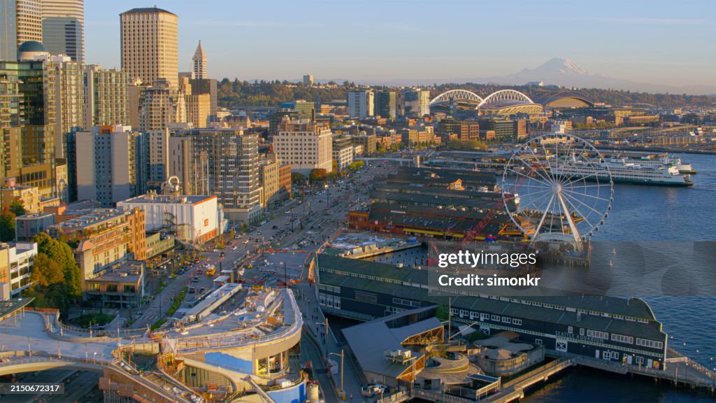 Seattle Riany View View Of Seattle Waterfront High-Res Stock Photo - Getty Images