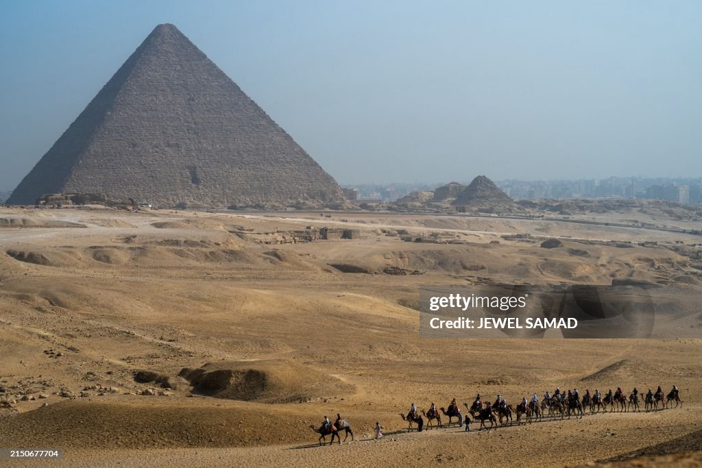 EGYPT-TOURISM-HISTORY-PYRAMIDS