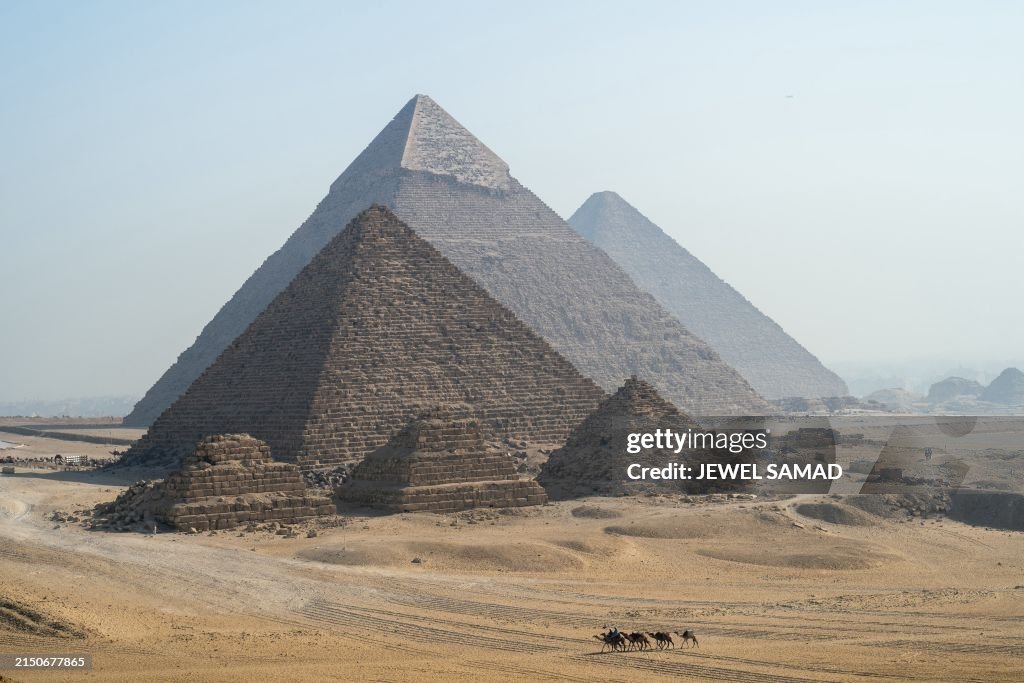 EGYPT-TOURISM-HISTORY-PYRAMIDS
