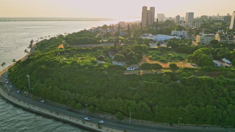 https://media.gettyimages.com/id/2150841660/video/aerial-images-of-the-waterfront-at-sunset-with-traffic-in-maputo-mozambique.jpg?b=1&s=640x640&k=20&c=FT27bwEg53I7gvbv2YsJn06oDLNpdz8JlqoXNDKScvY=