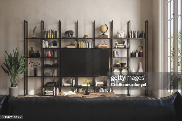 interior de la sala de estar moderna con televisor, estantería, mesa de café de plantas en maceta y vista trasera del sofá - soporte-de-televisión fotografías e imágenes de stock