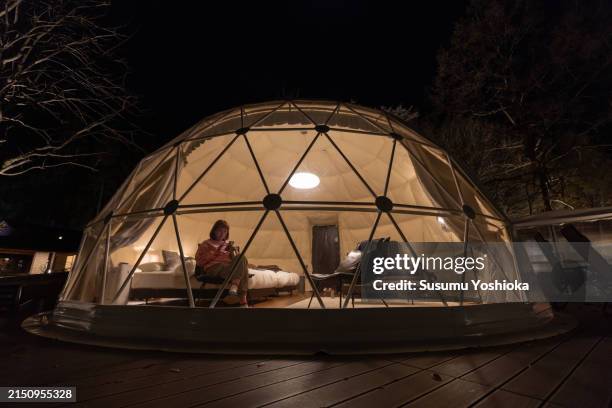 a couple enjoys glamping on a road trip. - glamping stock-fotos und bilder