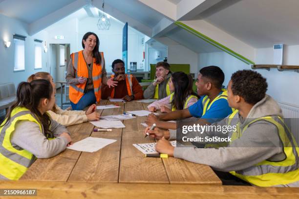volunteers working with a mentor - health and safety stock pictures, royalty-free photos & images