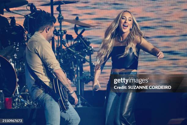 Ashley Rnd Singer 88 Ashley Cooke Singer Stock Photos, High-Res Pictures, and Images ...