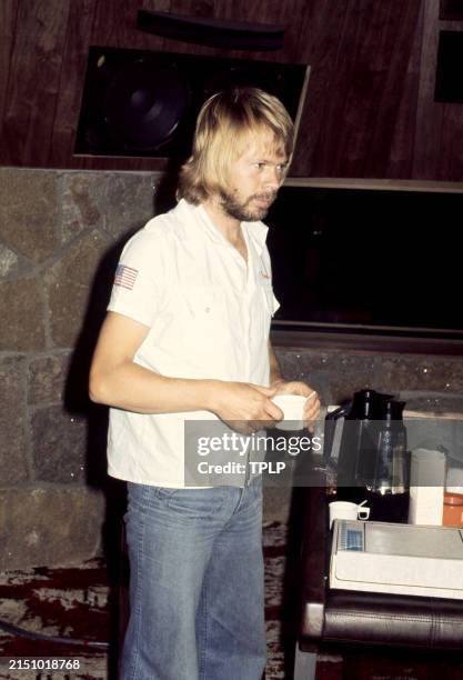 Swedish musician Björn Ulvaeus, of the supergroup ABBA, gets coffee at their Polar Studios in Stockholm, Sweden, circa 1977.