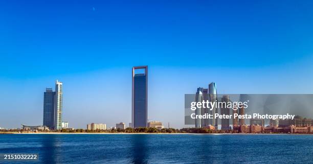 abu dhabi sunset skyline - abu dhabi skyline stock pictures, royalty-free photos & images