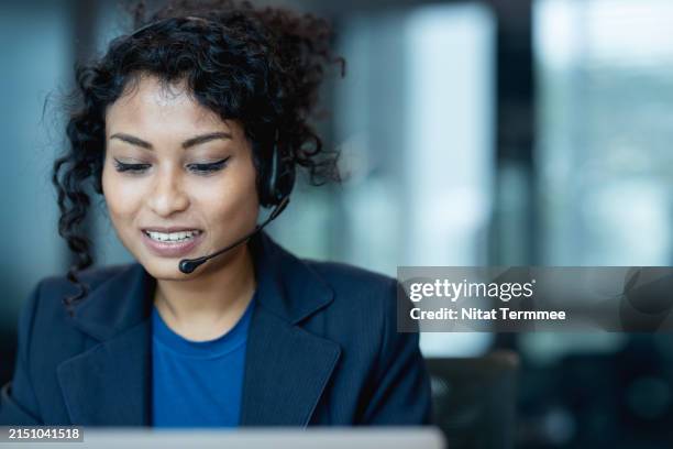strengthen customer satisfaction with customer service call centers solutions for help your business. a female technician supports in discussion with a customer via a web service while advising about products in a business office. - data retention stock pictures, royalty-free photos & images