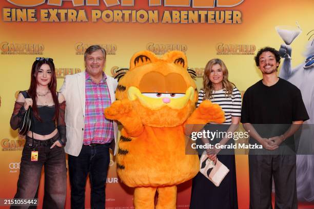 Anissa Baddour "AnniTheDuck", Hape Kerkeling, Anke Engelke and Aurel Mertz attend the Berlin premiere of "Garfield - Eine Extra Portion Abenteuer" at...