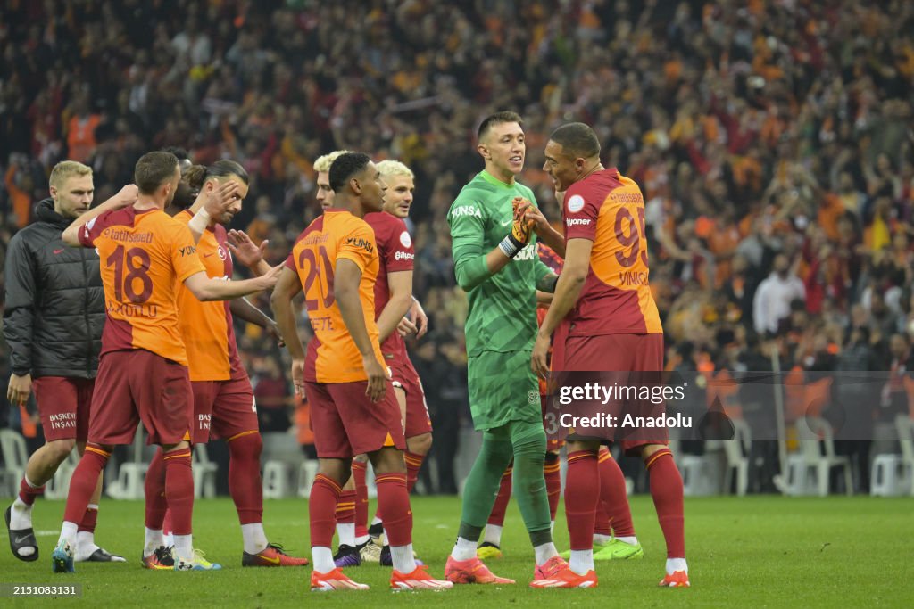 Ziyech Leads Galatasaray to Championship Celebration with Two Goals