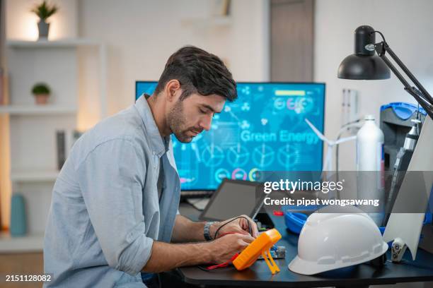 Engineer Calibrating Object Calibration Lab Photos and Premium High Res Pictures - Getty Images