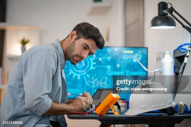 Engineer Calibrating Object 1,923 Calibration Stock Photos, High-Res Pictures, and Images - Getty ...