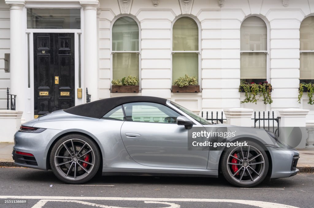 Porsche 992 Carrera auf der London Street