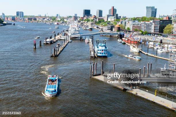 aufnahme des hamburger hafens - hamburger hafen stock-fotos und bilder