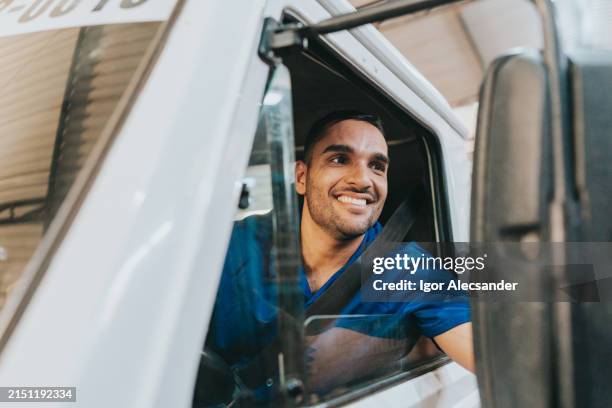 truck driver adjusting side mirror - semi truck mirrors stock pictures, royalty-free photos & images