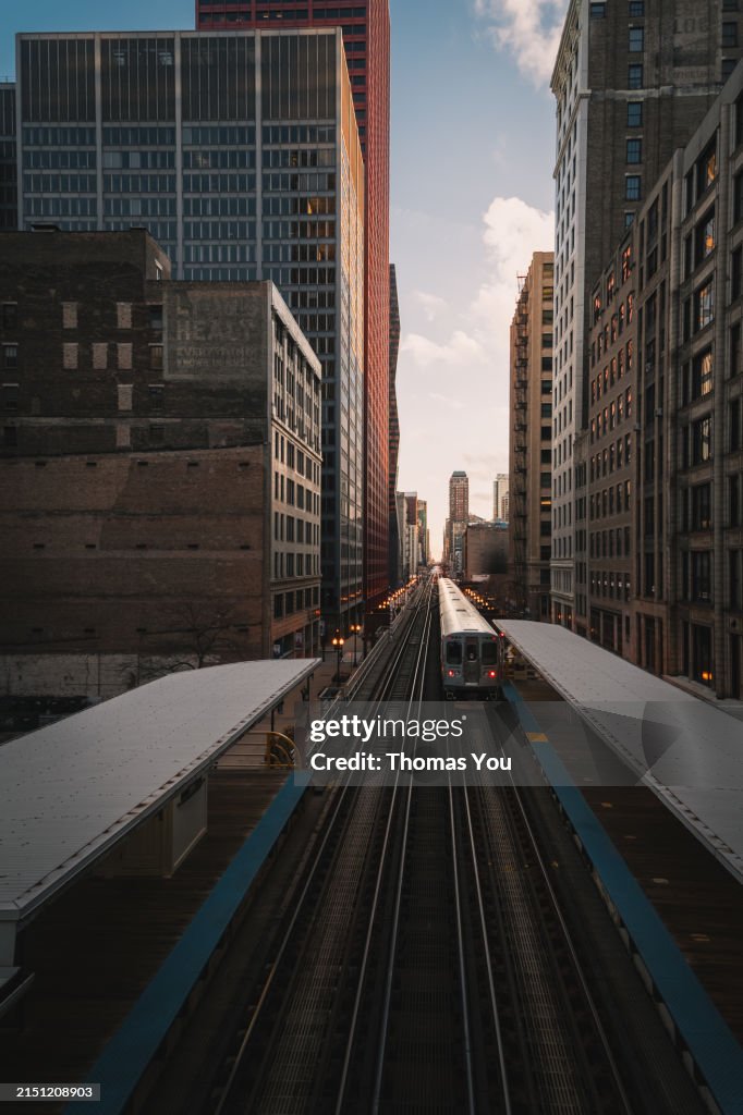 Chicago's Elevated Train Going Between The Buildings