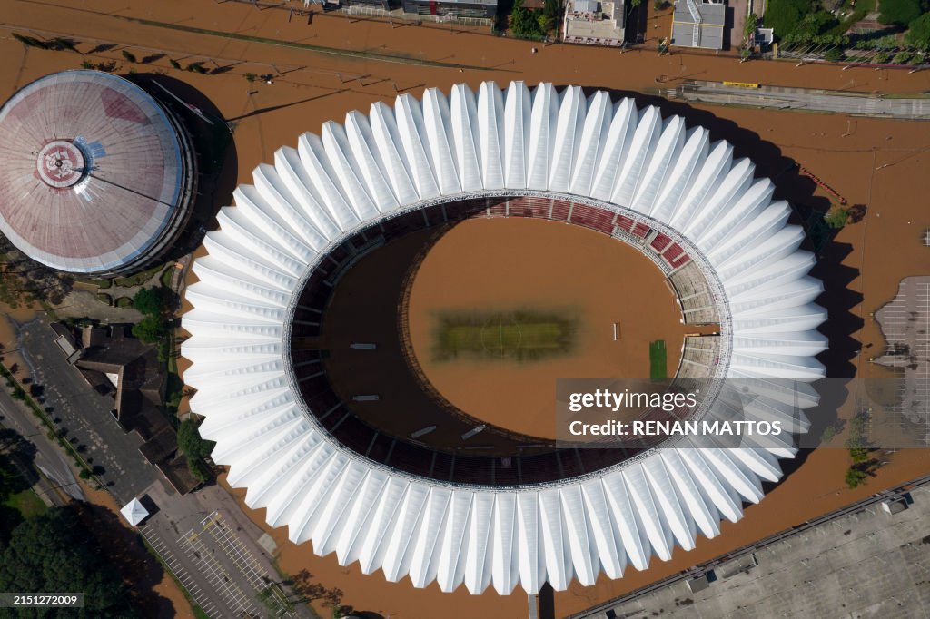 TOPSHOT-BRAZIL-WEATHER-FLOODS