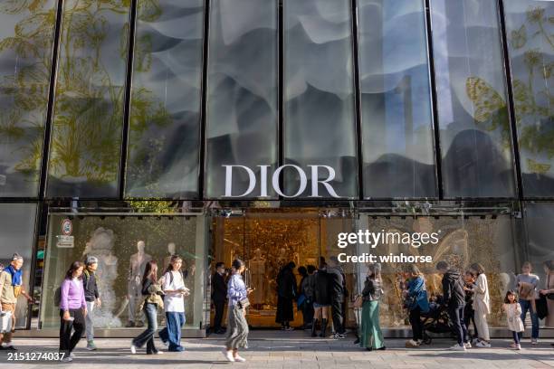 dior store in ginza, tokyo, japan - chuo line for tokyo stock pictures, royalty-free photos & images