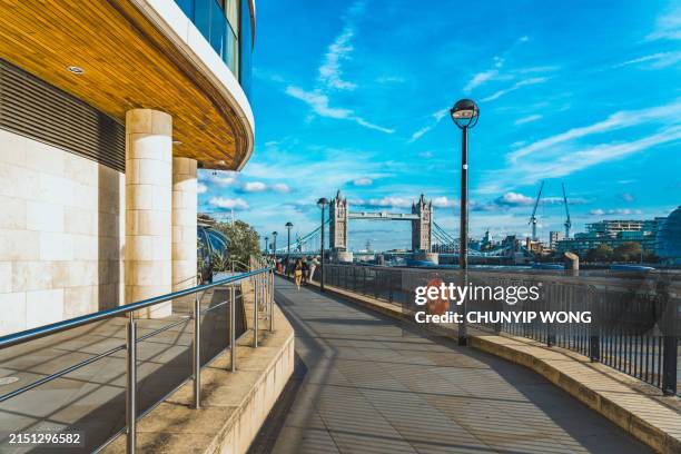thames path in london - thames path stock pictures, royalty-free photos & images