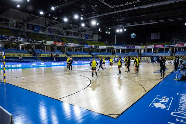 FRA: Toulon Metropole Var Handball v Handball Plan de Cuques - Ligue Butagaz Energie