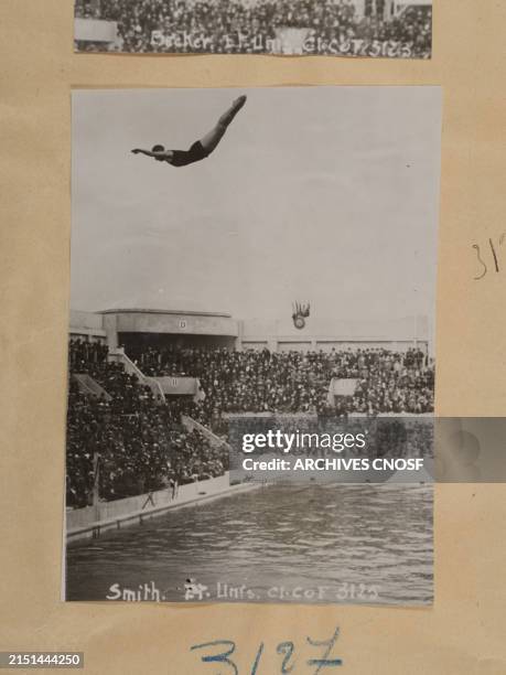 Paris 1924 Olympic Games : American Caroline Smith in the second heat of the regular high dive heats.