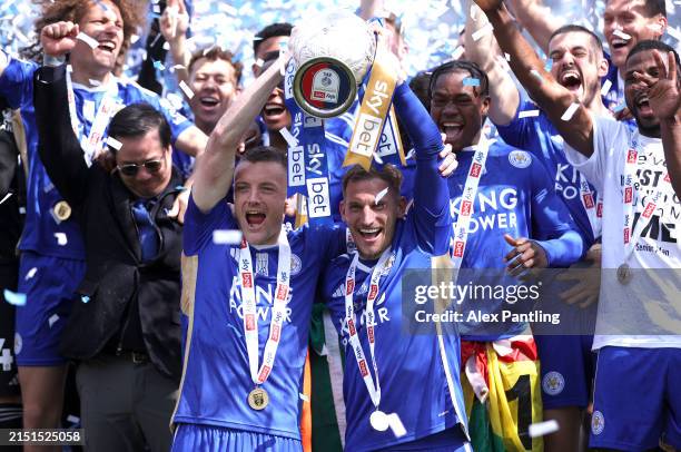 Jamie Vardy and Marc Albrighton lift the Championship trophy during the Sky Bet Championship match between Leicester City and Blackburn Rovers at The...