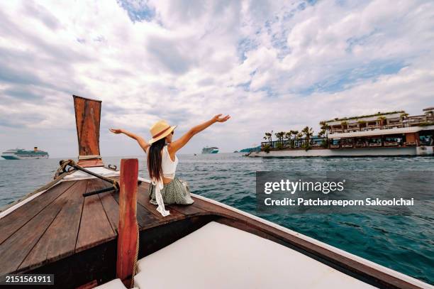 sailing to summer - indian tour guide stock pictures, royalty-free photos & images