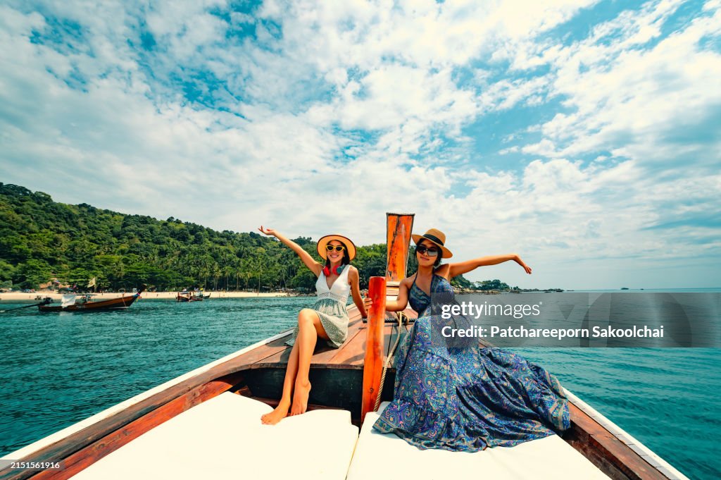 Sailing to summer