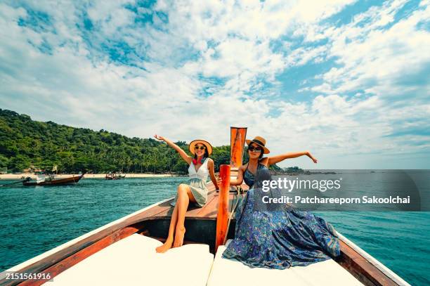sailing to summer - indian tour guide stock pictures, royalty-free photos & images