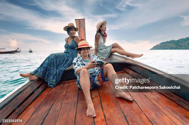 sailing to summer - indian tour guide stock pictures, royalty-free photos & images