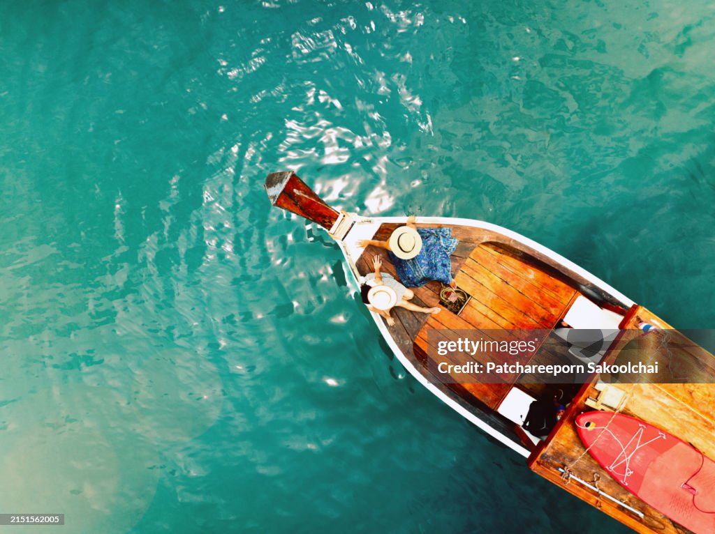 Sailing to summer